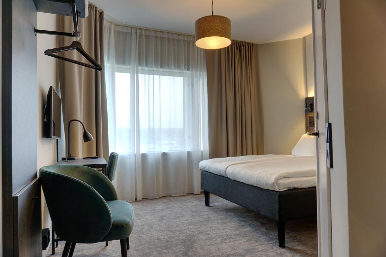 Hotel First 3*